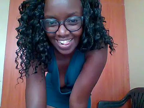 Snapshot of sexy_darleen23 chatting on March 23, 8:18 am sexy darleen23 online show from March 23, 8:18 am