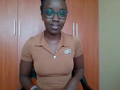 Snapshot of sexy_darleen23 chatting on April 11, 9:02 am sexy darleen23 online show from April 11, 9:02 am