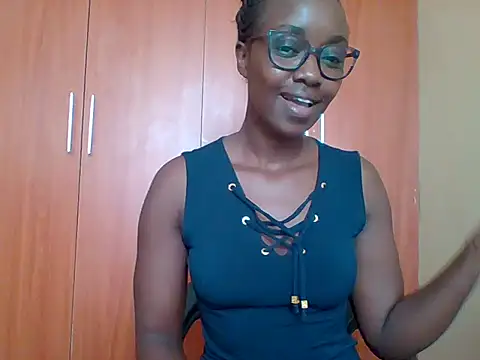Snapshot of sexy_darleen23 chatting on April 13, 9:15 am sexy darleen23 online show from April 13, 9:15 am