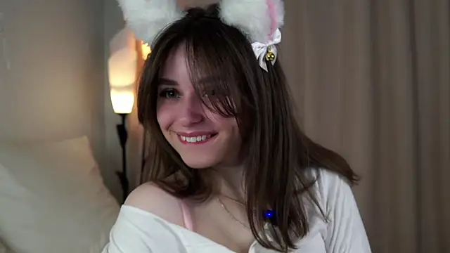 Snapshot of EstherMitchel chatting on January 14, 12:11 am EstherMitchel online show from January 14, 12:11 am