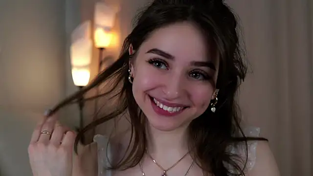 Snapshot of EstherMitchel chatting on January 17, 4:06 am EstherMitchel online show from January 17, 4:06 am