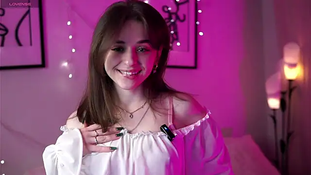 Snapshot of EstherMitchel chatting on February 14, 1:13 am EstherMitchel online show from February 14, 1:13 am