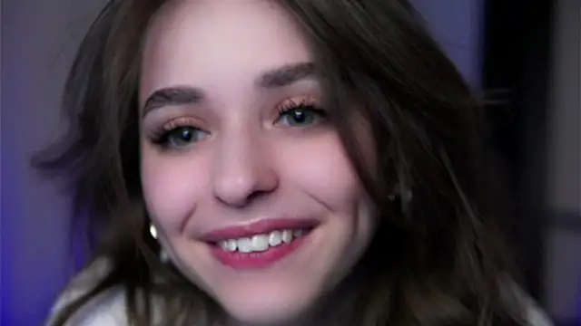 Snapshot of EstherMitchel chatting on March 3, 7:32 am EstherMitchel online show from March 3, 7:32 am