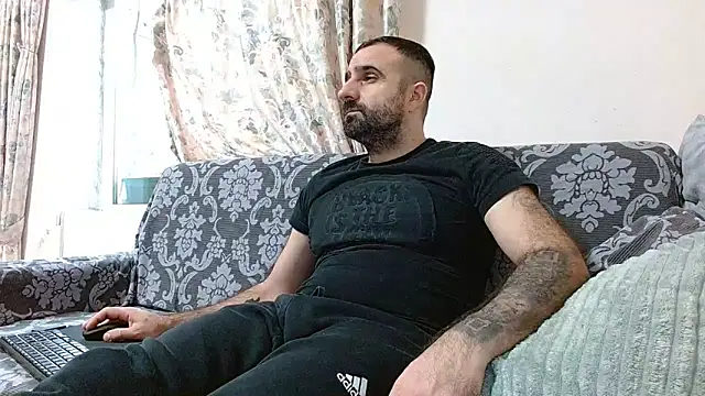 Snapshot of ivat80 chatting on February 8, 2:31 pm ivat80 online show from February 8, 2:31 pm