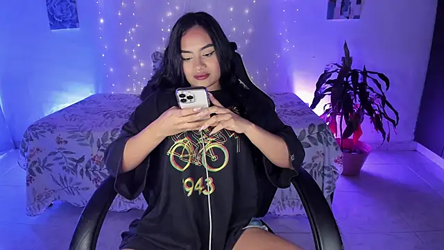 Riana Kean online show from November 17, 1:22 am