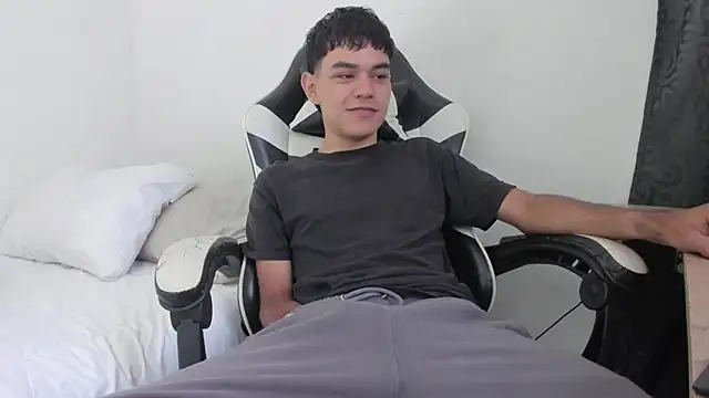 ronaldmq20 online show from April 2, 4:15 pm