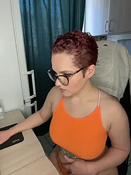Snapshot of MrMrsRight chatting on March 24, 8:41 am MrMrsRight online show from March 24, 8:41 am