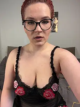 Snapshot of MrMrsRight chatting on March 28, 12:27 pm MrMrsRight online show from March 28, 12:27 pm