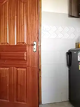 Snapshot of Winnie_- chatting on December 8, 9:35 am Winnie - online show from December 8, 9:35 am