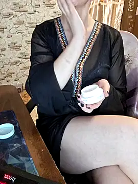 Snapshot of _Kitti_ chatting on December 3, 6:38 pm Kitti online show from December 3, 6:38 pm
