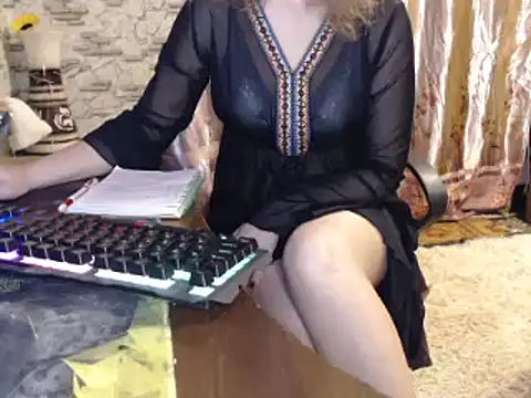 Snapshot of _Kitti_ chatting on December 8, 8:58 pm Kitti online show from December 8, 8:58 pm