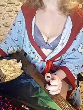 Snapshot of _Kitti_ chatting on December 15, 7:21 pm Kitti online show from December 15, 7:21 pm