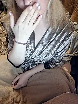 Snapshot of _Kitti_ chatting on March 17, 7:04 pm Kitti online show from March 17, 7:04 pm