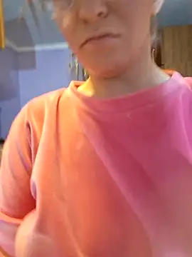  Kitti  online show from February 3, 6:02 pm