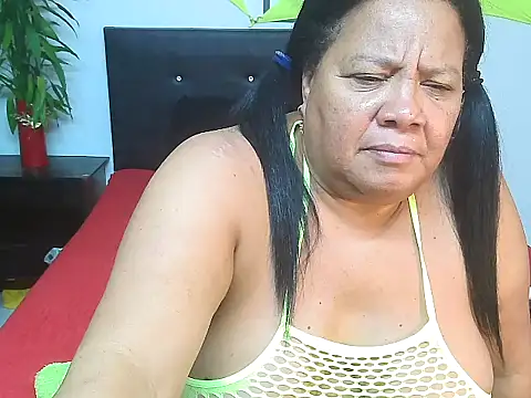 Snapshot of Shanttal0272 chatting on June 3, 2:33 pm Shanttal0272 online show from June 3, 2:33 pm