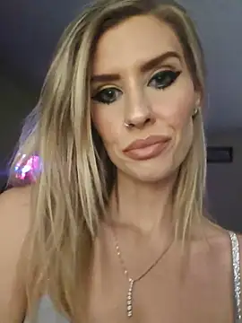 Snapshot of ellieconradxo chatting on June 24, 3:05 am ellieconradxo online show from June 24, 3:05 am