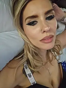 Snapshot of ellieconradxo chatting on June 27, 3:44 am ellieconradxo online show from June 27, 3:44 am