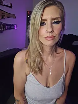 Snapshot of ellieconradxo chatting on July 9, 4:38 am ellieconradxo online show from July 9, 4:38 am