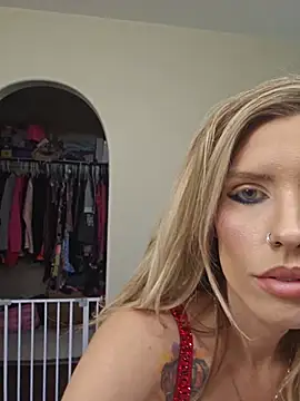 Snapshot of ellieconradxo chatting on July 22, 4:32 pm ellieconradxo online show from July 22, 4:32 pm