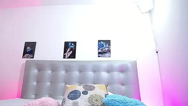 horny-juliette online show from April 30, 1:17 pm