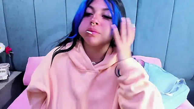 Cocoo Nuth online show from February 6, 3:00 am