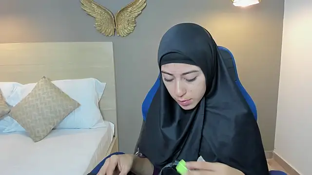 chaymae nah  online show from December 7, 3:14 am