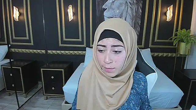 chaymae nah  online show from January 4, 4:00 pm