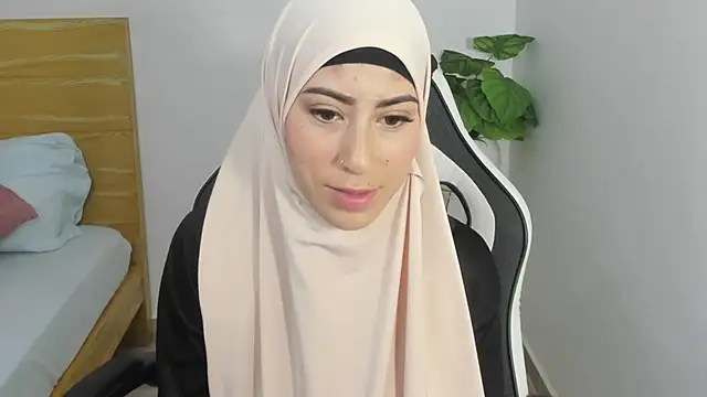 chaymae nah  online show from February 11, 3:18 pm