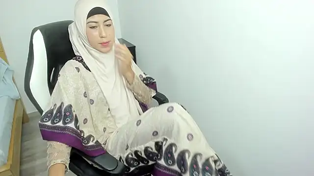 chaymae nah  online show from March 10, 3:52 pm