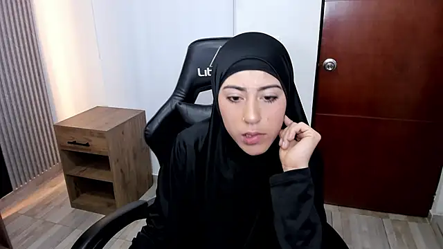 chaymae nah  online show from March 18, 7:31 pm