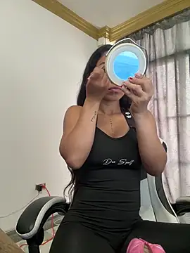 bella-black online show from May 4, 2:24 pm
