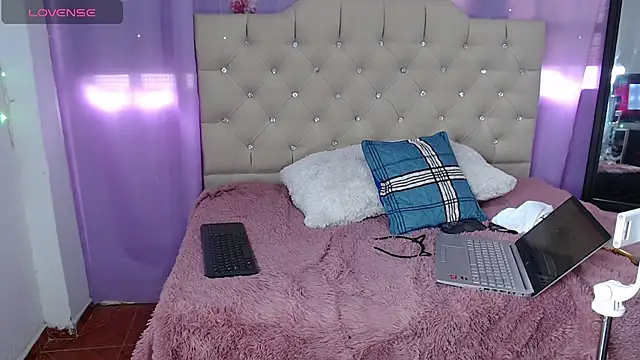 ameliefederline11 online show from March 18, 8:48 pm
