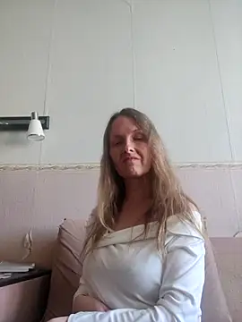 Snapshot of Evelina_cute chatting on October 1, 10:10 am Evelina cute online show from October 1, 10:10 am