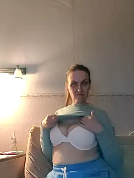 Snapshot of Evelina_cute chatting on October 7, 4:37 pm Evelina cute online show from October 7, 4:37 pm