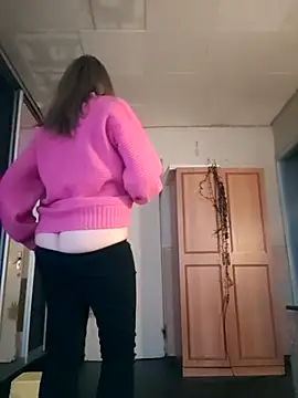 Snapshot of Evelina_cute chatting on October 15, 2:50 pm Evelina cute online show from October 15, 2:50 pm