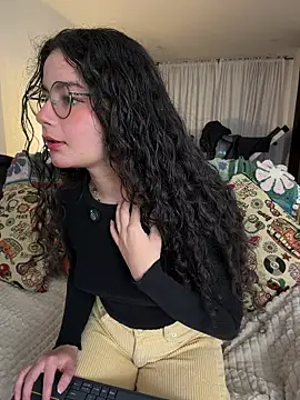 Snapshot of Antoniart_ chatting on February 18, 3:46 am Antoniart online show from February 18, 3:46 am