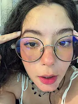 Snapshot of Antoniart_ chatting on March 2, 4:14 am Antoniart online show from March 2, 4:14 am