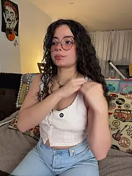 Snapshot of Antoniart_ chatting on March 19, 3:21 am Antoniart online show from March 19, 3:21 am