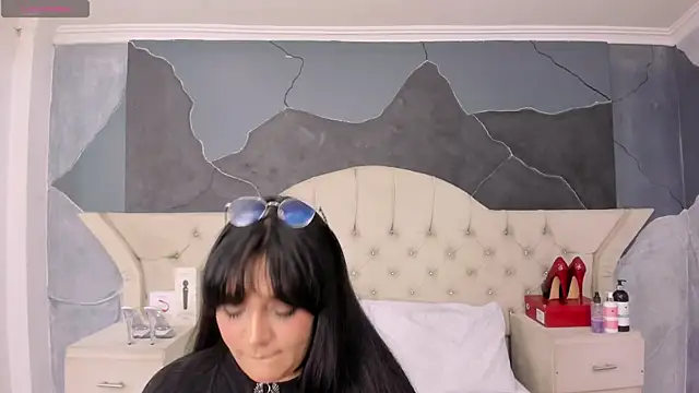 Snapshot of AmberGreyy_ chatting on October 3, 5:43 pm AmberGreyy online show from October 3, 5:43 pm