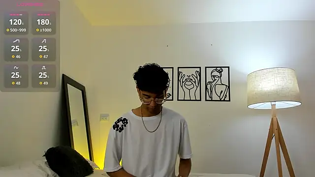 harrytwink18 online show from January 8, 7:27 pm