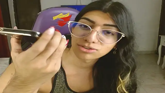 engielphoenis14 online show from December 18, 12:49 am