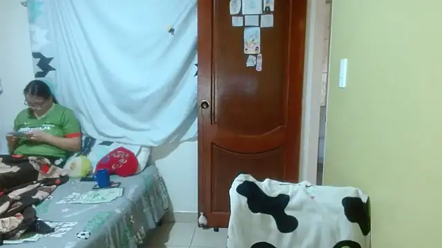 Snapshot of clayre_and_jill chatting on February 26, 7:35 pm clayre and jill online show from February 26, 7:35 pm