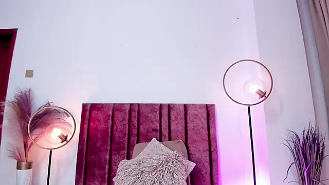 LucyJhonnsonn online show from December 11, 12:54 am