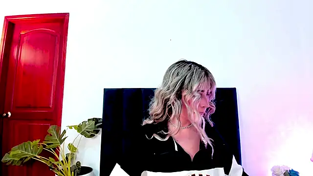 LucyJhonnsonn online show from December 11, 11:32 pm