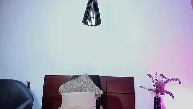 LucyJhonnsonn online show from December 16, 10:34 pm