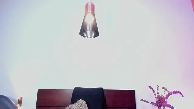 LucyJhonnsonn online show from December 17, 4:45 am