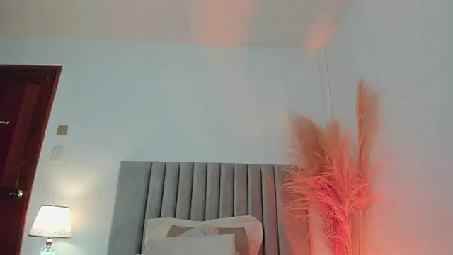 LucyJhonnsonn online show from January 18, 11:44 pm