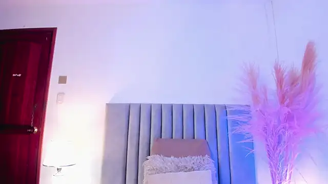 LucyJhonnsonn online show from February 4, 1:13 am