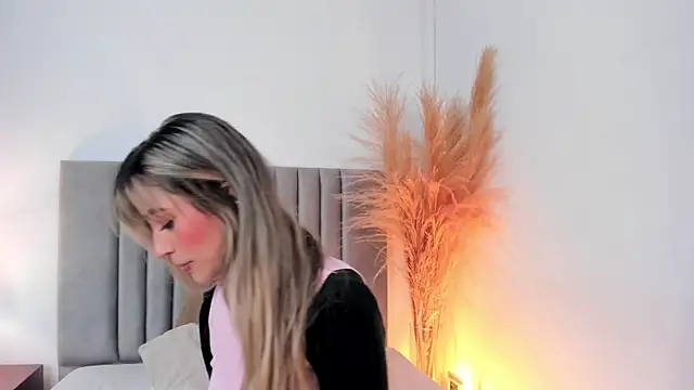 LucyJhonnsonn online show from February 5, 12:31 am
