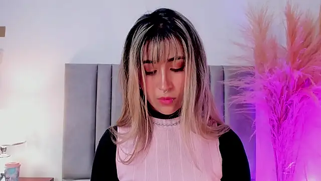 LucyJhonnsonn online show from February 5, 3:45 am